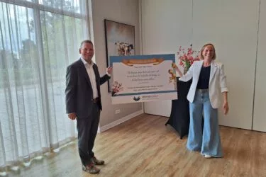 260910 uitreiking cheque